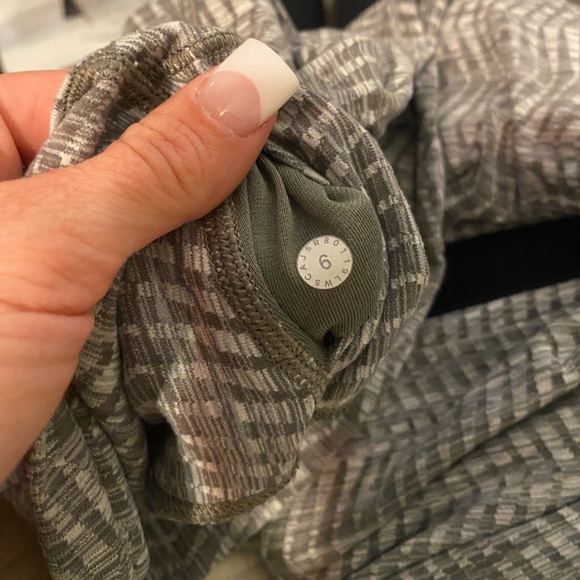 Lululemon Wunder Under - Picture 11 of 16